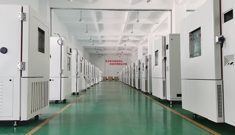 鹽霧試驗箱中的機(jī)械手耐腐蝕操作測試